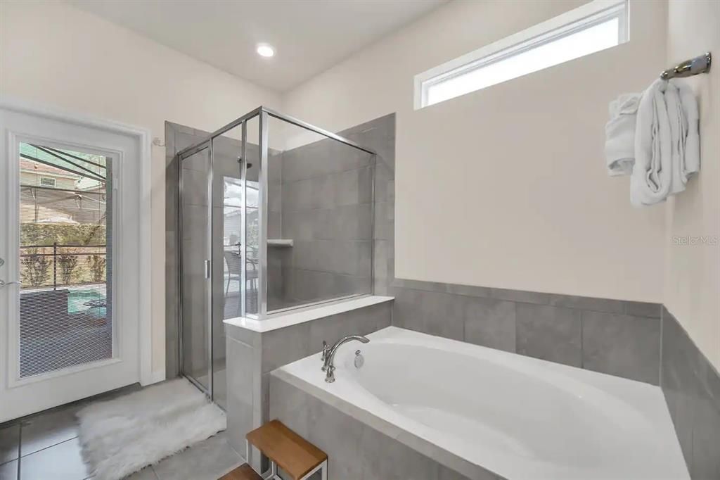 For Sale: $579,000 (7 beds, 5 baths, 3176 Square Feet)