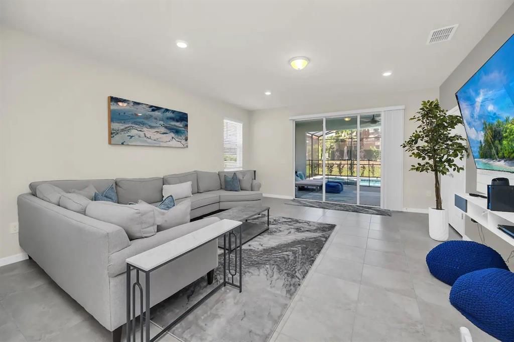 For Sale: $579,000 (7 beds, 5 baths, 3176 Square Feet)