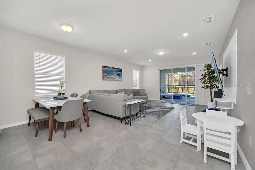For Sale: $579,000 (7 beds, 5 baths, 3176 Square Feet)