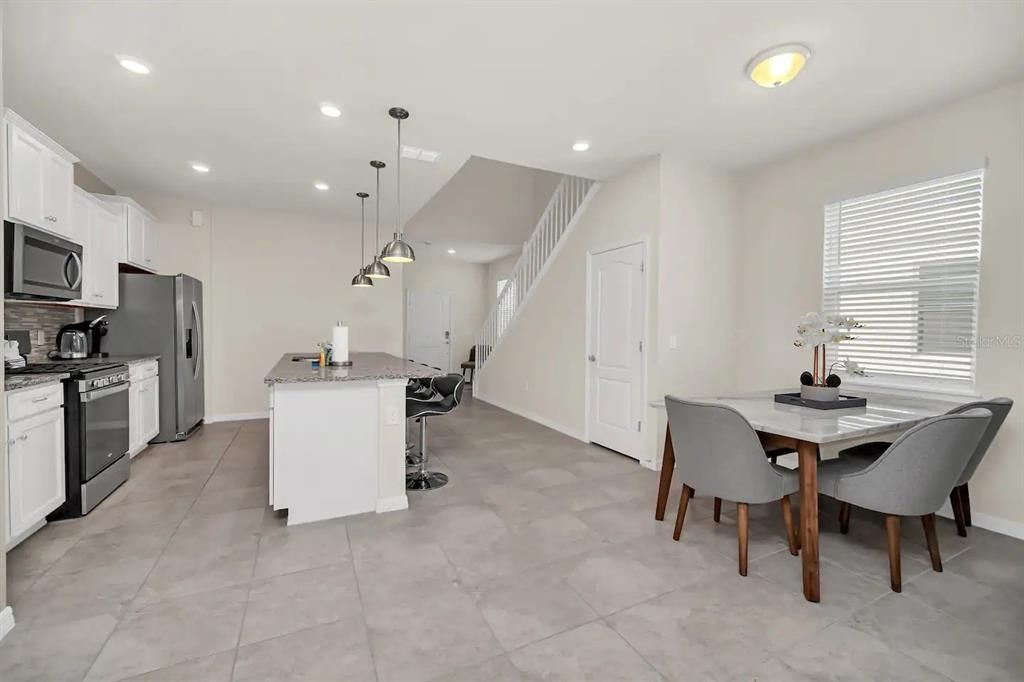 For Sale: $579,000 (7 beds, 5 baths, 3176 Square Feet)