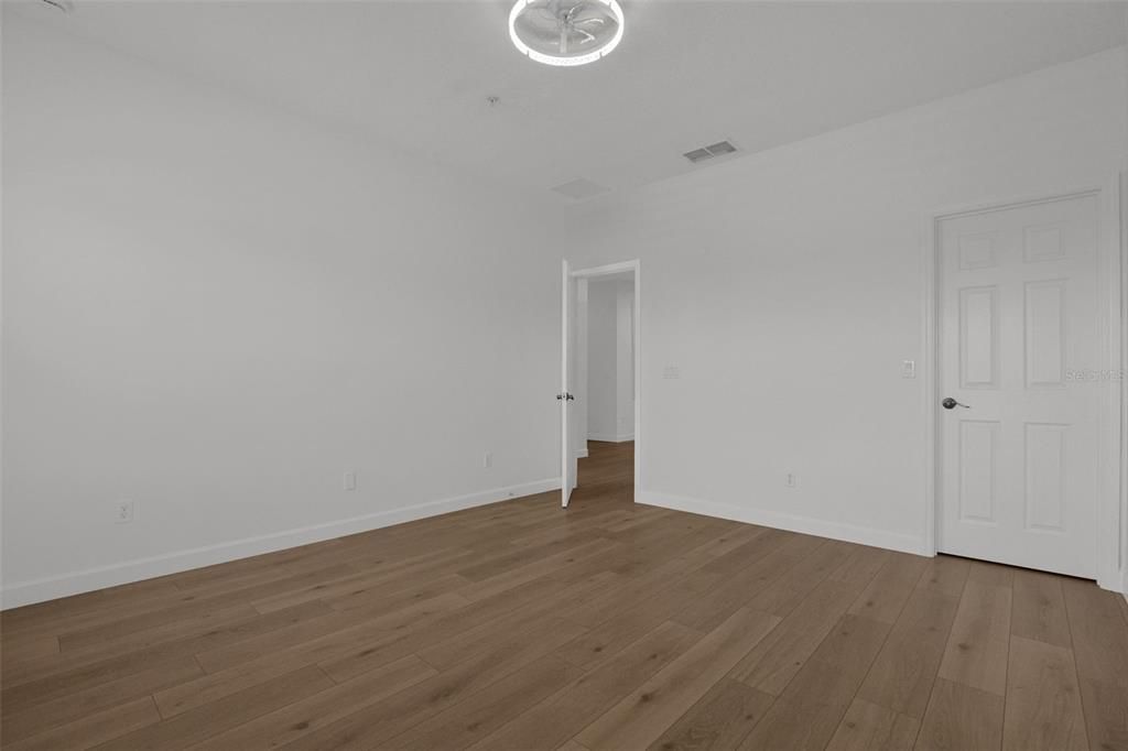 En Venta: $585,000 (4 camas, 3 baños, 2477 Pies cuadrados)