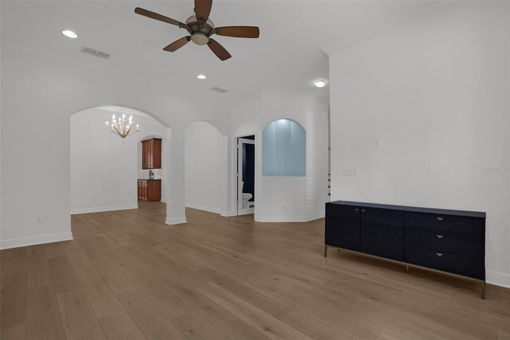 En Venta: $585,000 (4 camas, 3 baños, 2477 Pies cuadrados)