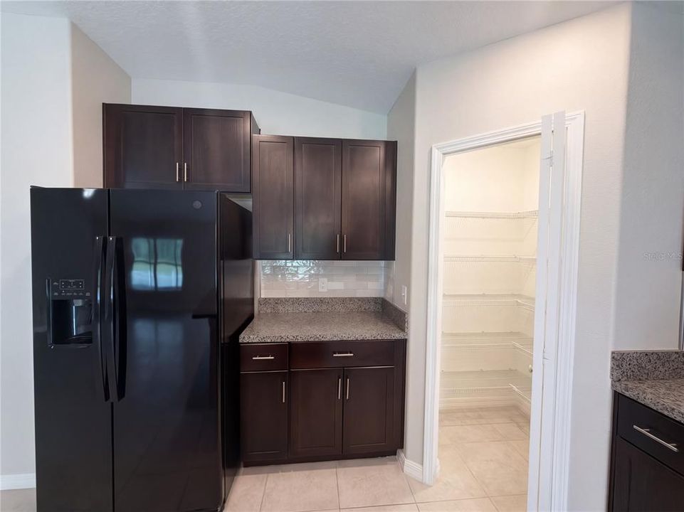 En Venta: $329,000 (4 camas, 2 baños, 1918 Pies cuadrados)