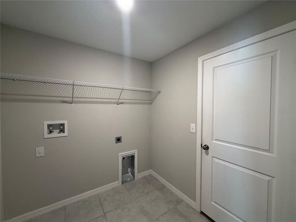 En Venta: $329,000 (4 camas, 2 baños, 1918 Pies cuadrados)