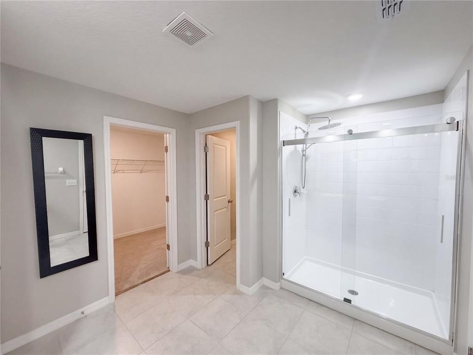 En Venta: $329,000 (4 camas, 2 baños, 1918 Pies cuadrados)