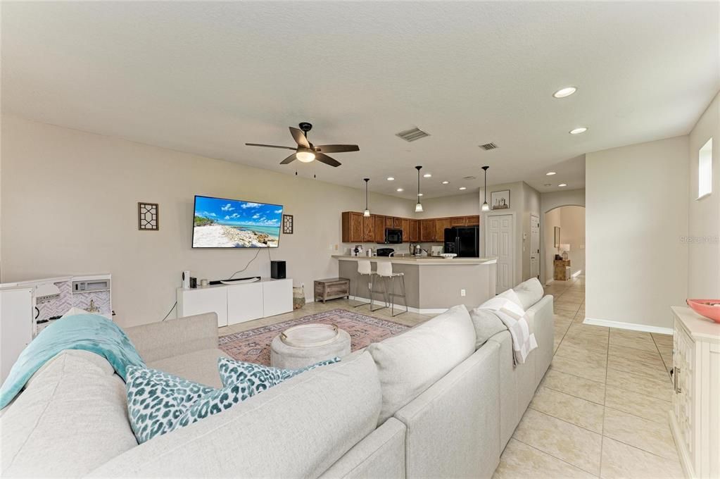 For Sale: $279,900 (3 beds, 2 baths, 1692 Square Feet)