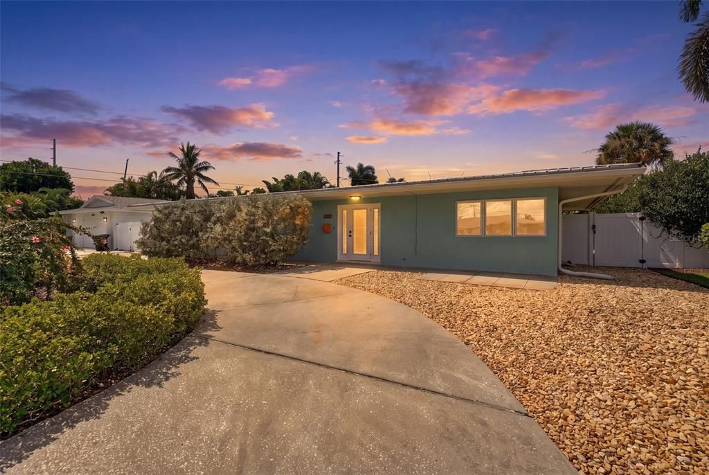 For Sale: $499,900 (3 beds, 2 baths, 1808 Square Feet)