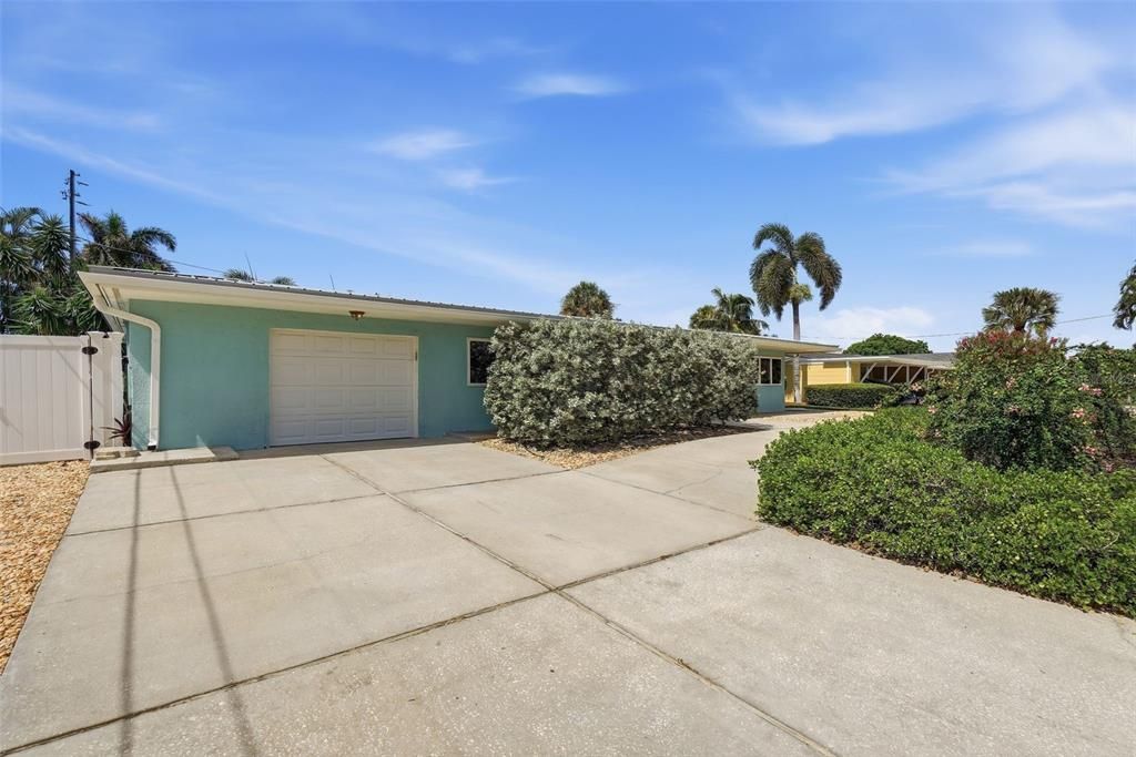 For Sale: $499,900 (3 beds, 2 baths, 1808 Square Feet)