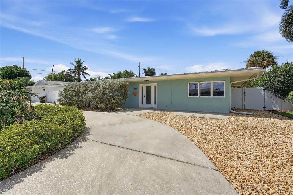 For Sale: $499,900 (3 beds, 2 baths, 1808 Square Feet)