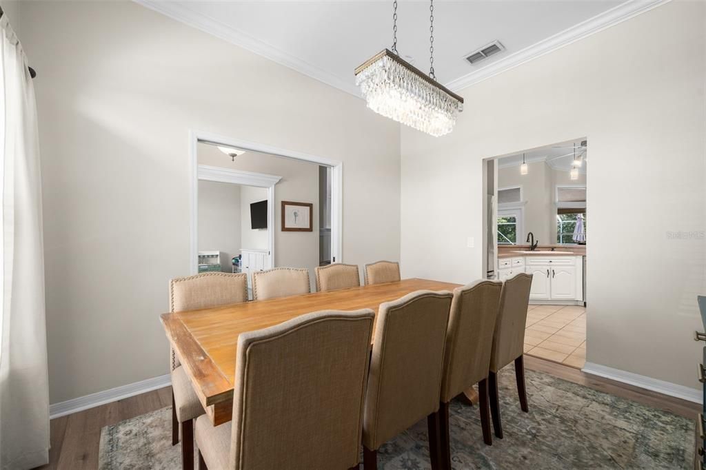 En Venta: $535,000 (4 camas, 3 baños, 2206 Pies cuadrados)