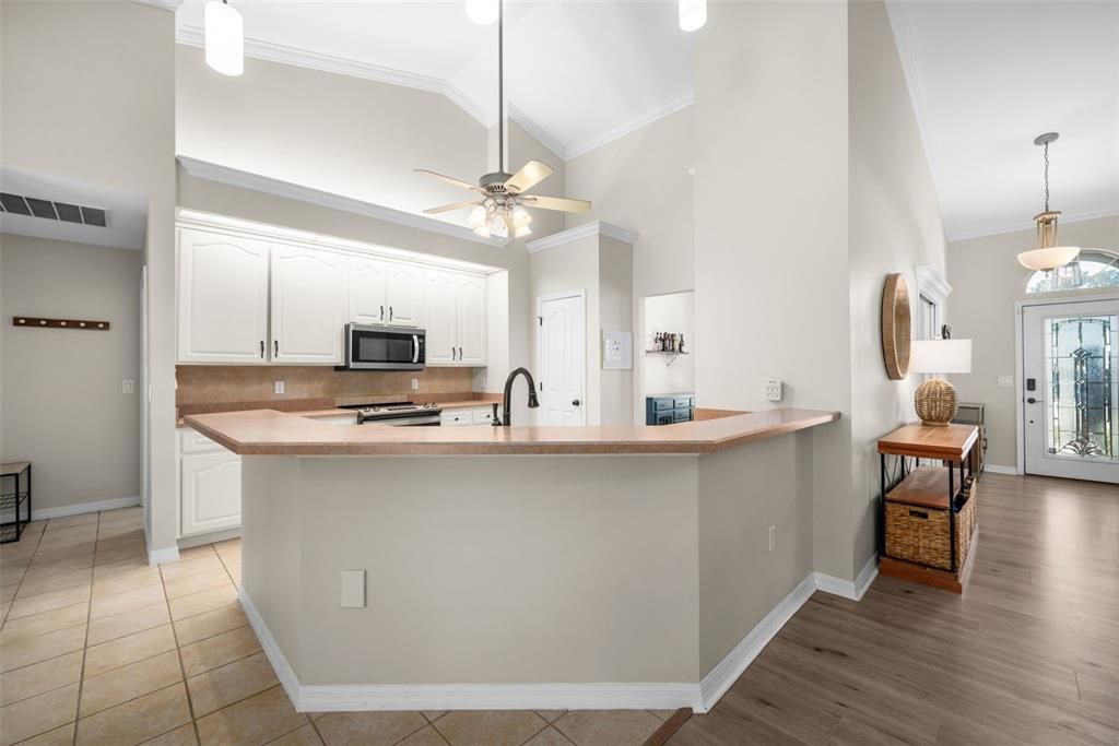 En Venta: $535,000 (4 camas, 3 baños, 2206 Pies cuadrados)