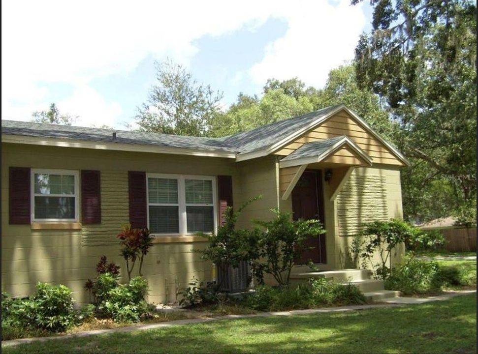 For Rent: $2,125 (2 beds, 1 baths, 900 Square Feet)