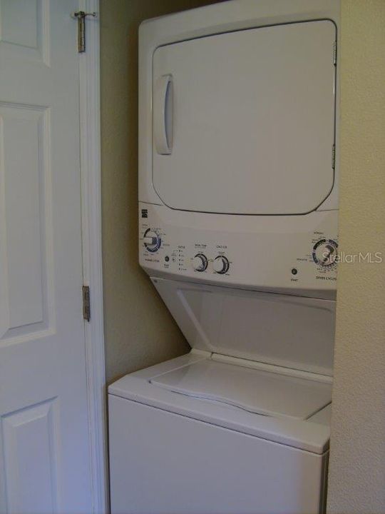 For Rent: $2,125 (2 beds, 1 baths, 900 Square Feet)