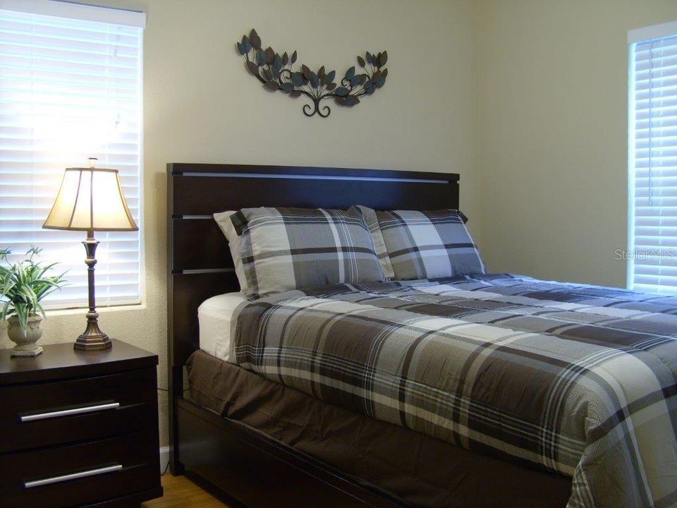 For Rent: $2,125 (2 beds, 1 baths, 900 Square Feet)