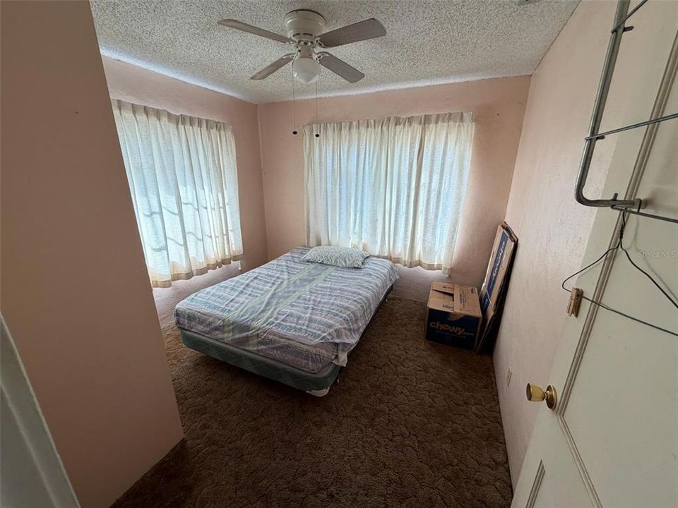 For Sale: $375,000 (3 beds, 1 baths, 1031 Square Feet)