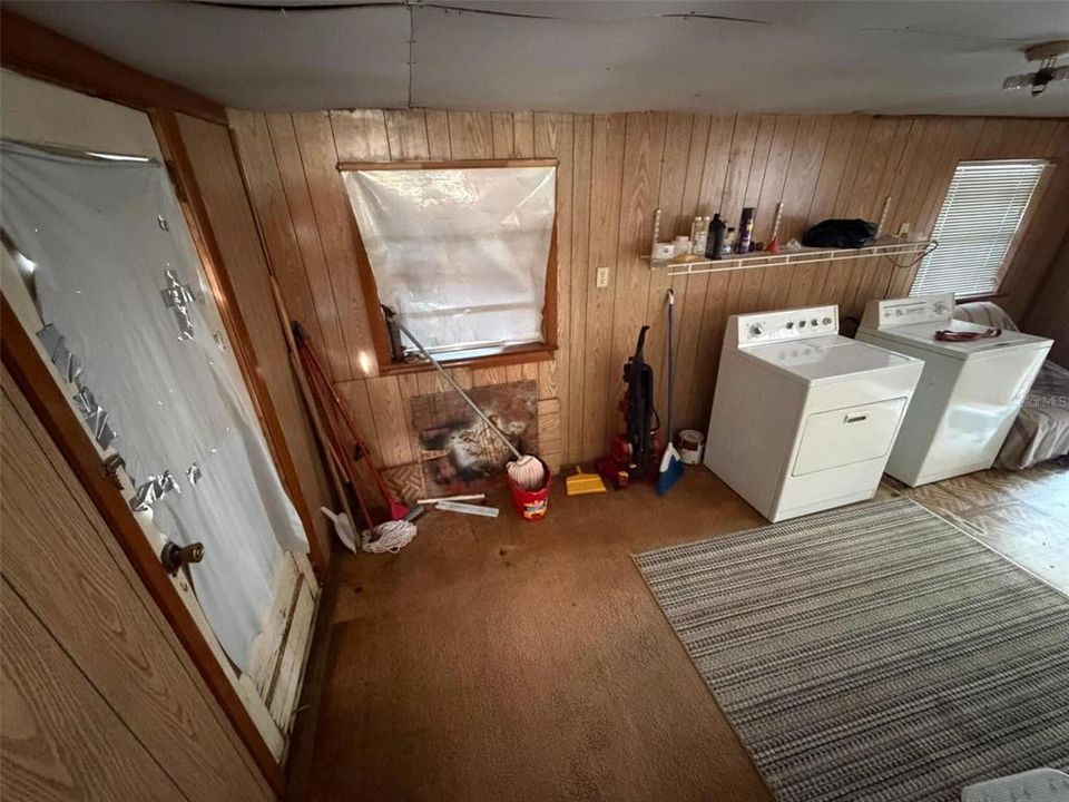 For Sale: $375,000 (3 beds, 1 baths, 1031 Square Feet)