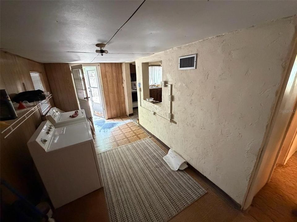 For Sale: $375,000 (3 beds, 1 baths, 1031 Square Feet)