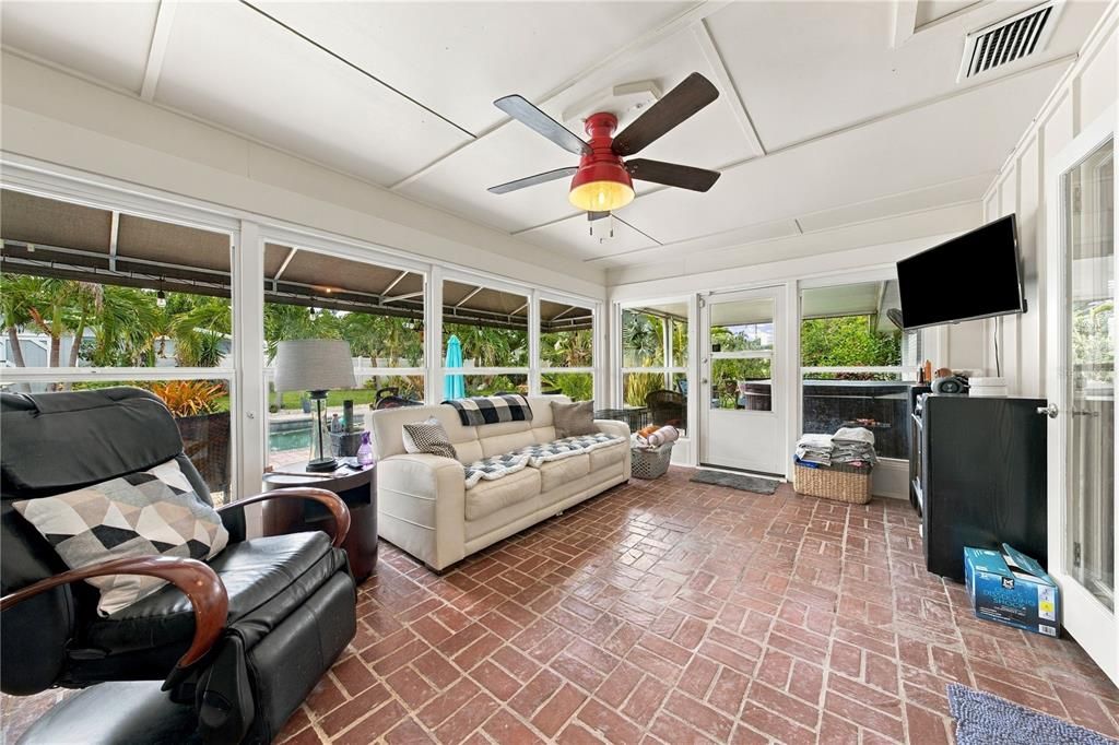 For Sale: $550,000 (3 beds, 2 baths, 1865 Square Feet)