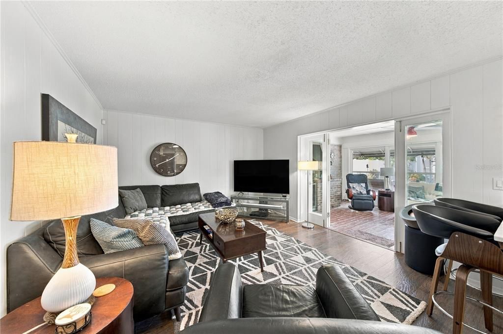 For Sale: $550,000 (3 beds, 2 baths, 1865 Square Feet)