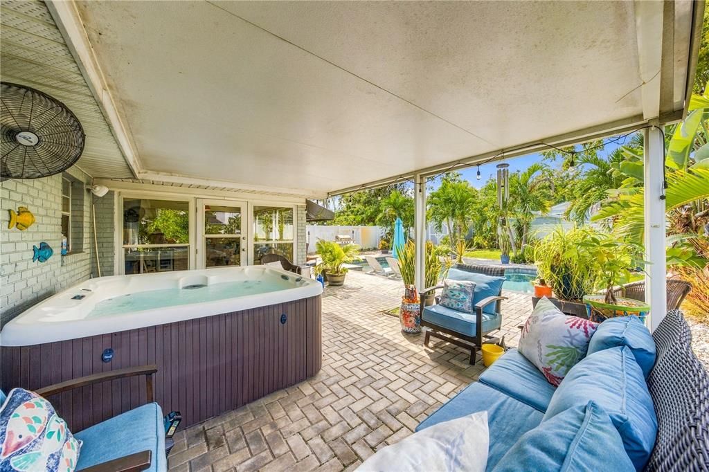 For Sale: $550,000 (3 beds, 2 baths, 1865 Square Feet)
