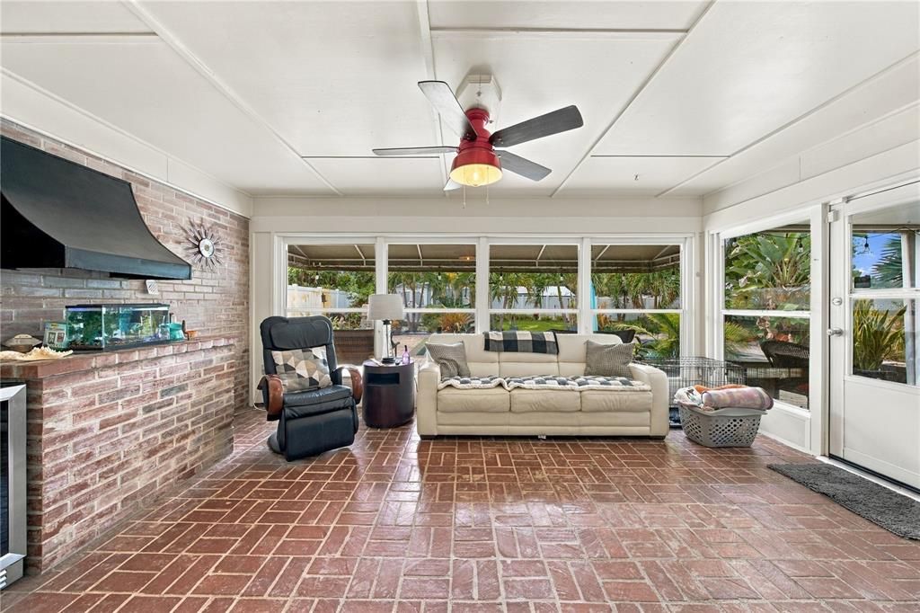 For Sale: $550,000 (3 beds, 2 baths, 1865 Square Feet)