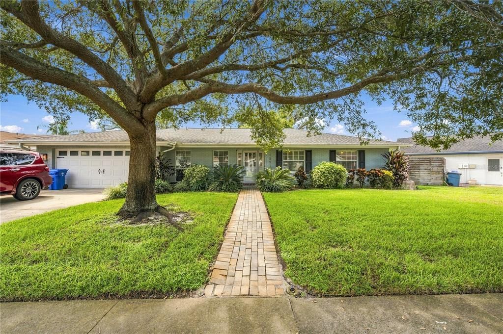 For Sale: $550,000 (3 beds, 2 baths, 1865 Square Feet)
