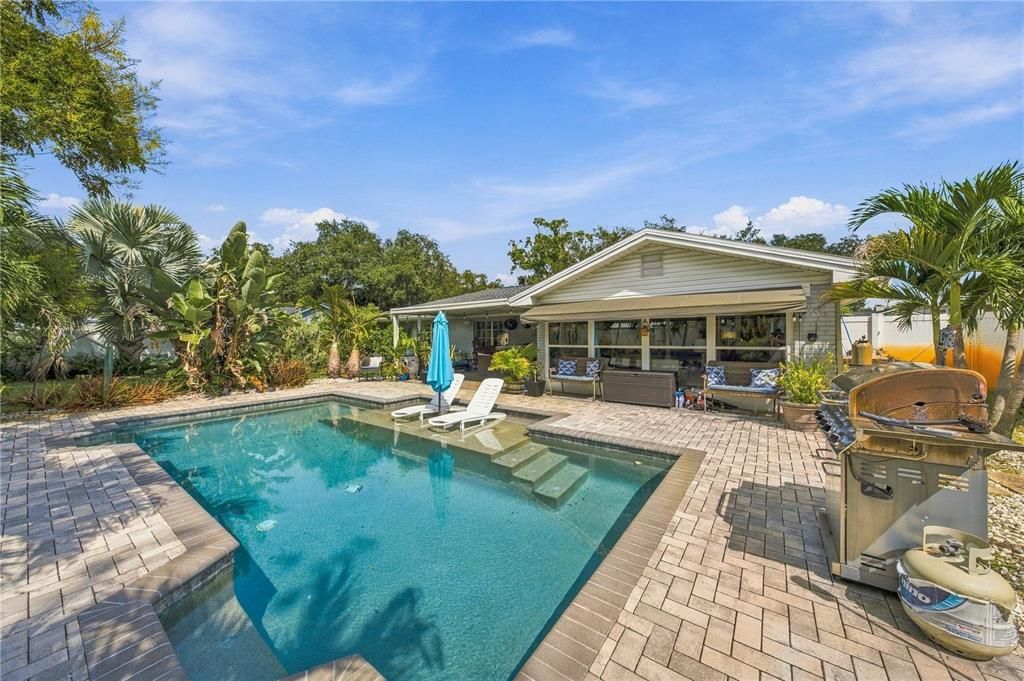 For Sale: $550,000 (3 beds, 2 baths, 1865 Square Feet)