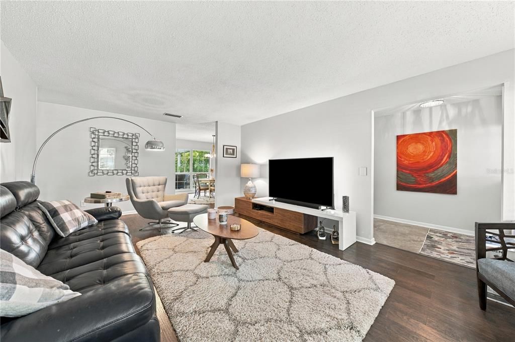 For Sale: $550,000 (3 beds, 2 baths, 1865 Square Feet)