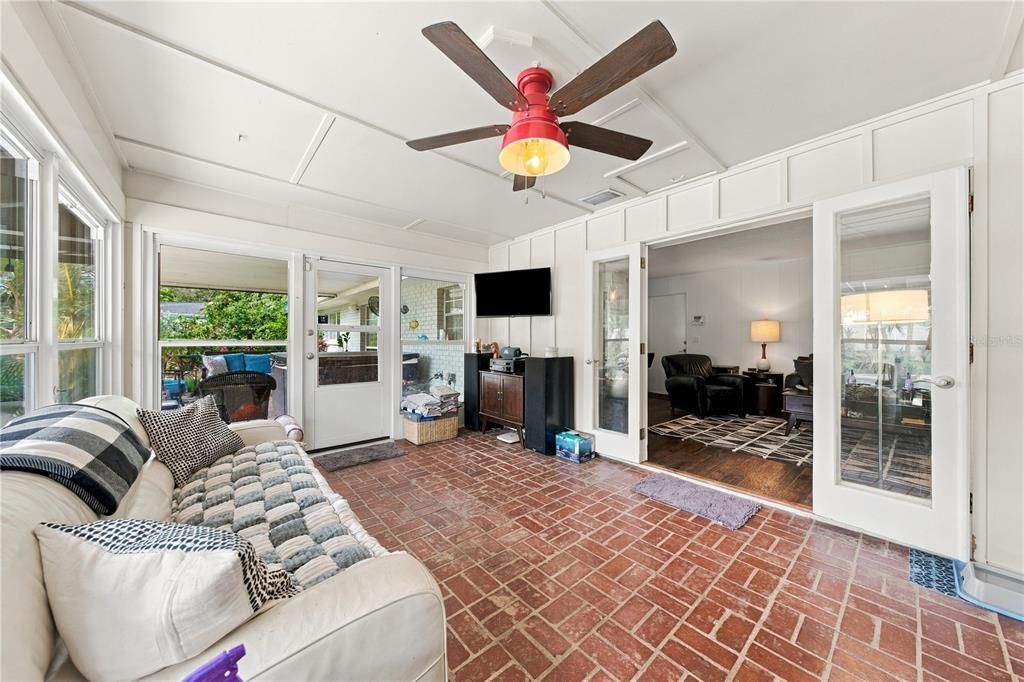 For Sale: $550,000 (3 beds, 2 baths, 1865 Square Feet)