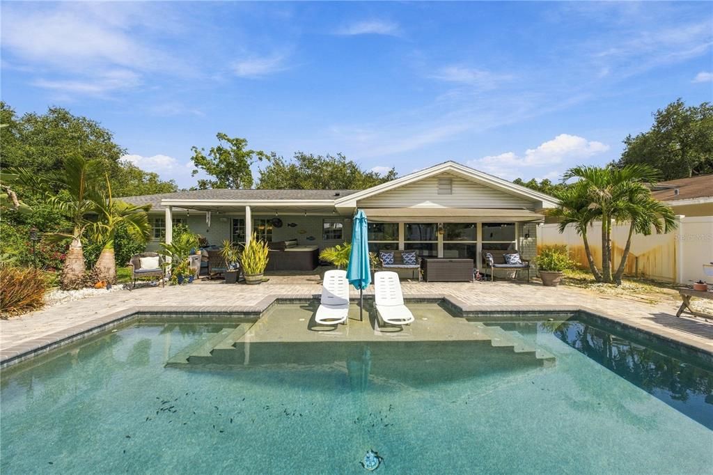 For Sale: $550,000 (3 beds, 2 baths, 1865 Square Feet)