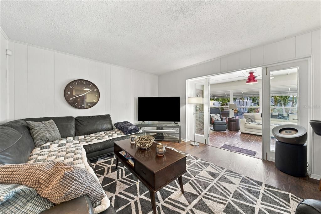 For Sale: $550,000 (3 beds, 2 baths, 1865 Square Feet)