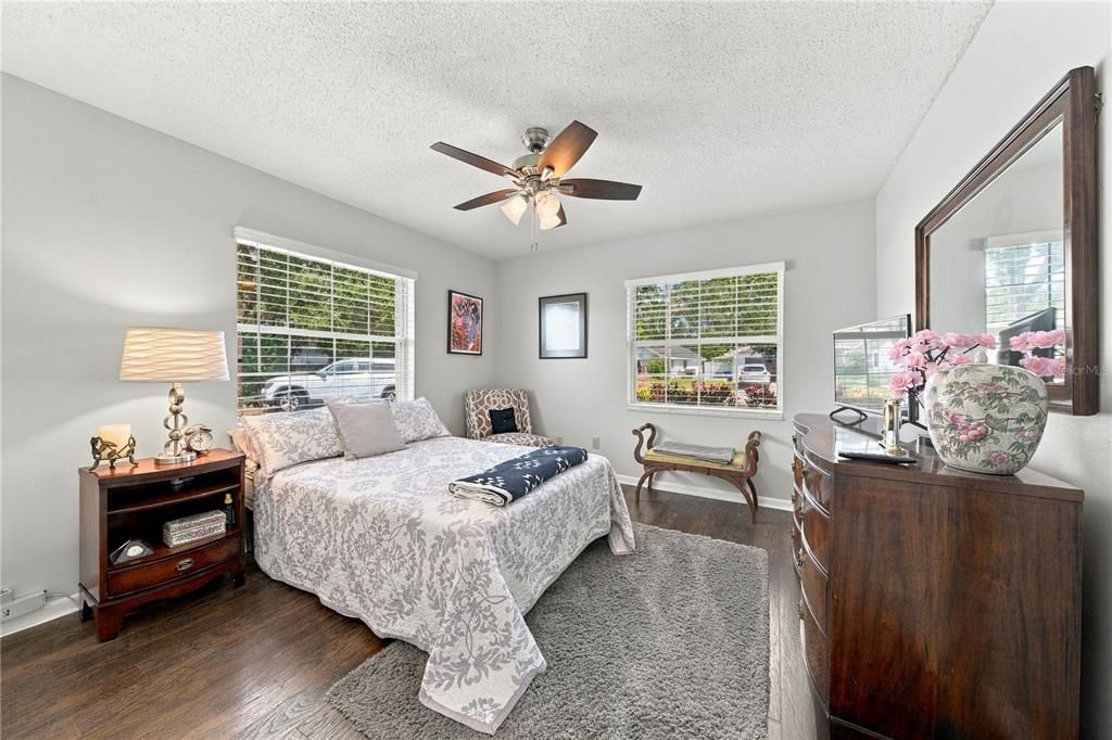 For Sale: $550,000 (3 beds, 2 baths, 1865 Square Feet)