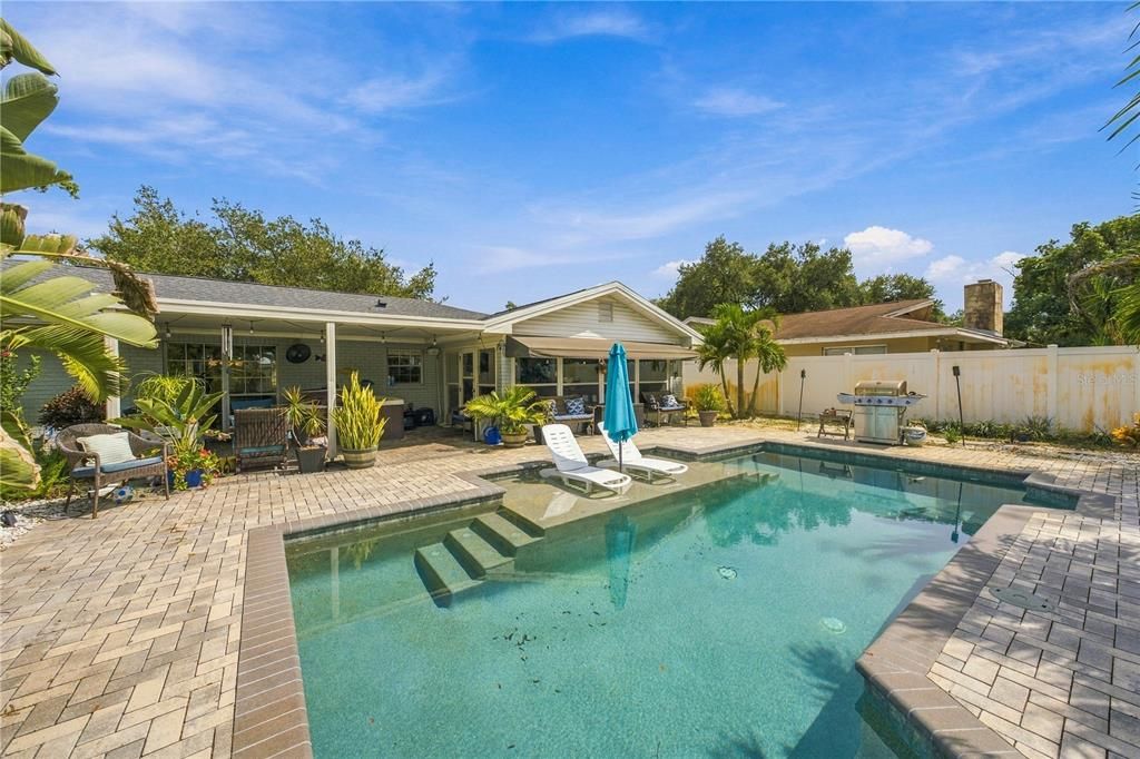 For Sale: $550,000 (3 beds, 2 baths, 1865 Square Feet)