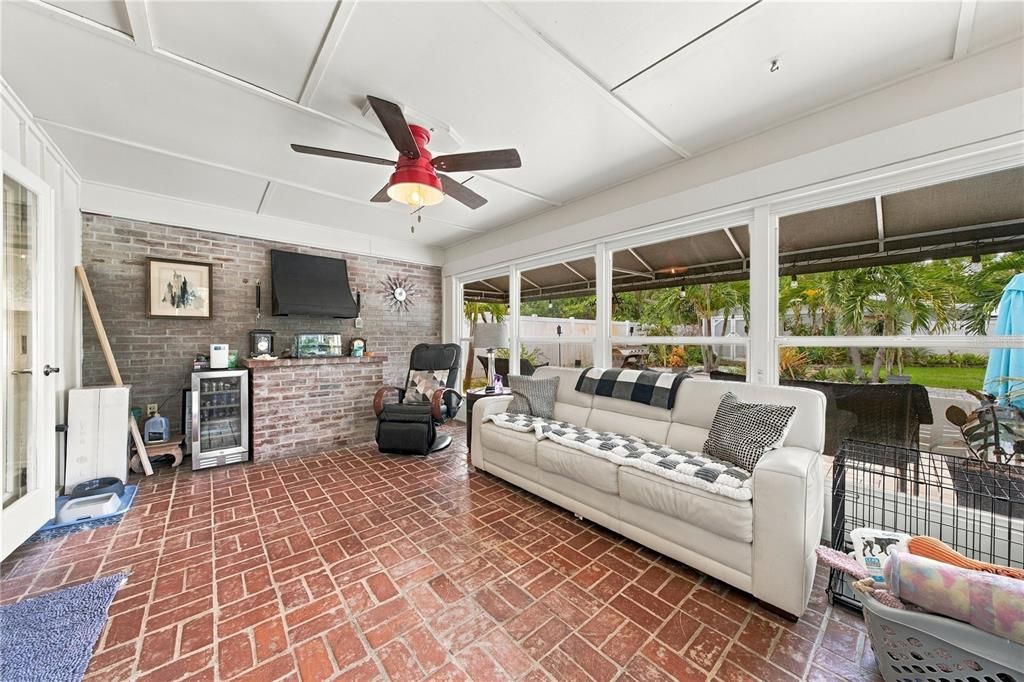 For Sale: $550,000 (3 beds, 2 baths, 1865 Square Feet)