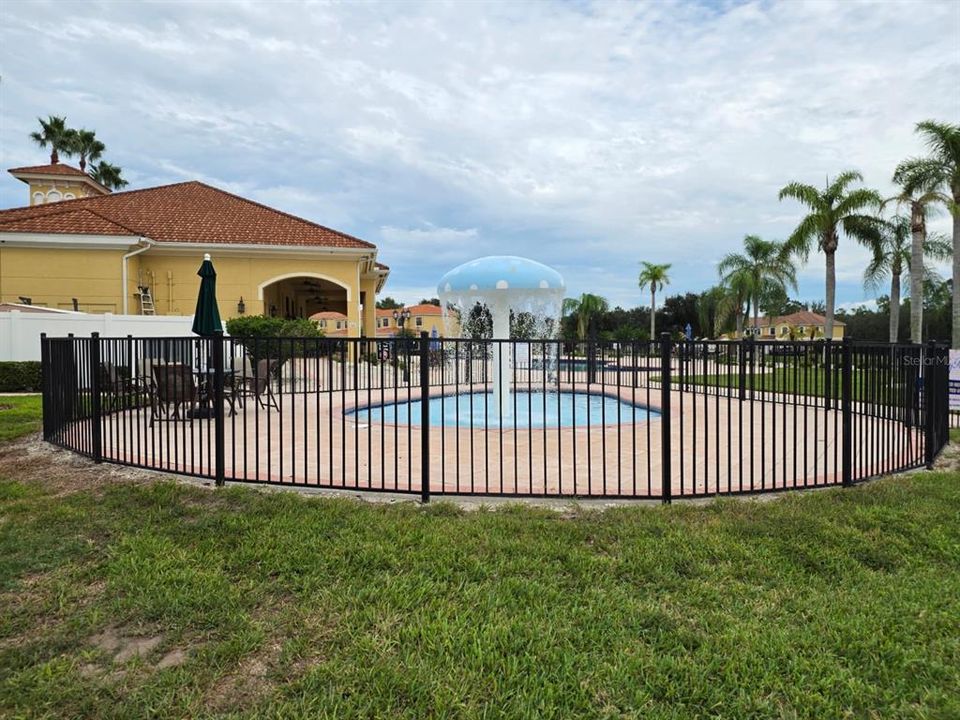 For Rent: $1,400 (2 beds, 2 baths, 923 Square Feet)