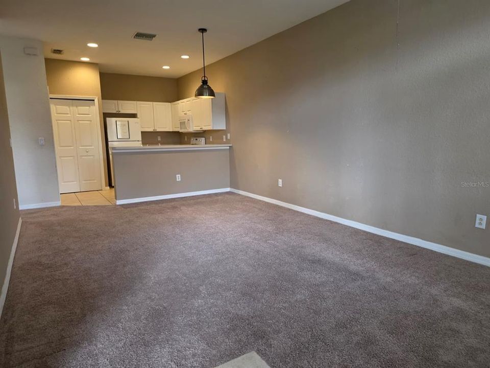 For Rent: $1,400 (2 beds, 2 baths, 923 Square Feet)