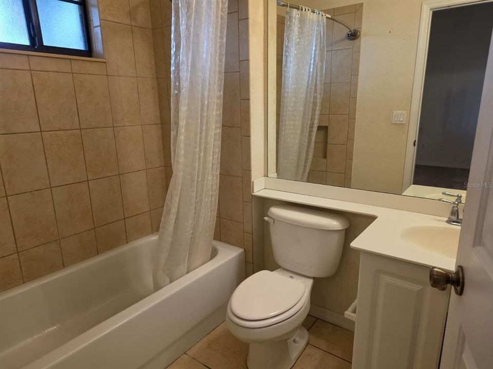 For Rent: $1,400 (2 beds, 2 baths, 923 Square Feet)