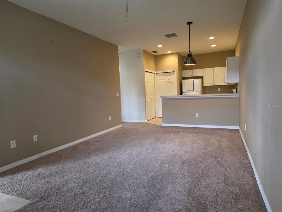For Rent: $1,400 (2 beds, 2 baths, 923 Square Feet)