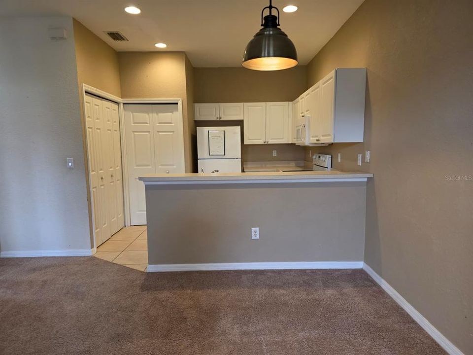 For Rent: $1,400 (2 beds, 2 baths, 923 Square Feet)