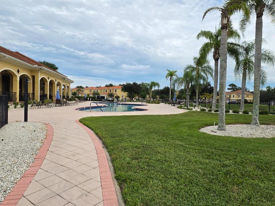 For Rent: $1,400 (2 beds, 2 baths, 923 Square Feet)