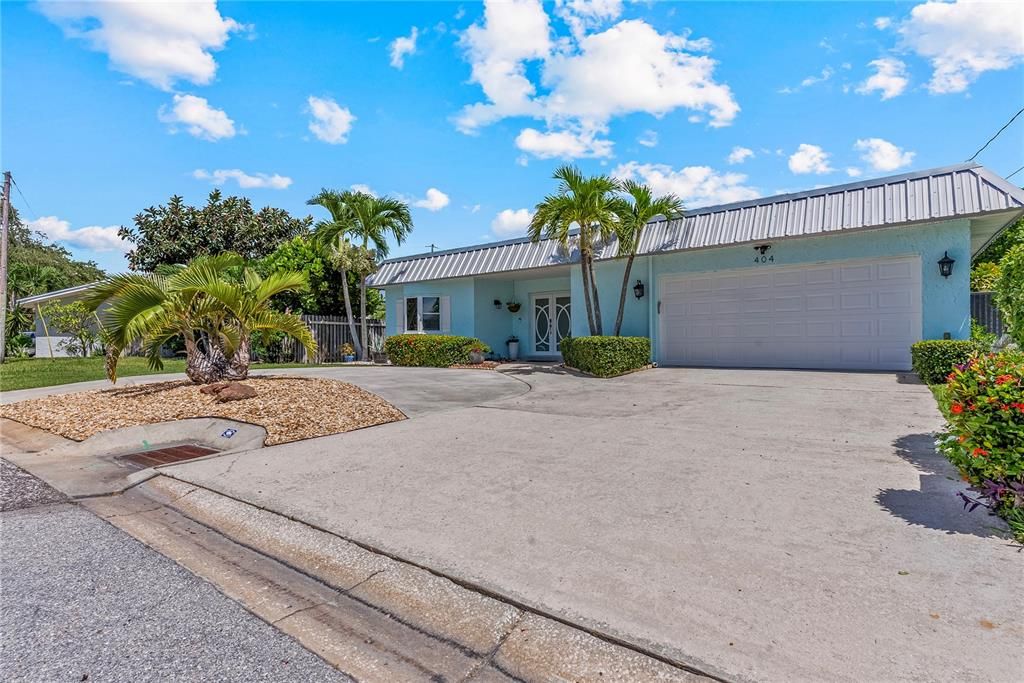 For Sale: $1,185,000 (3 beds, 2 baths, 2230 Square Feet)