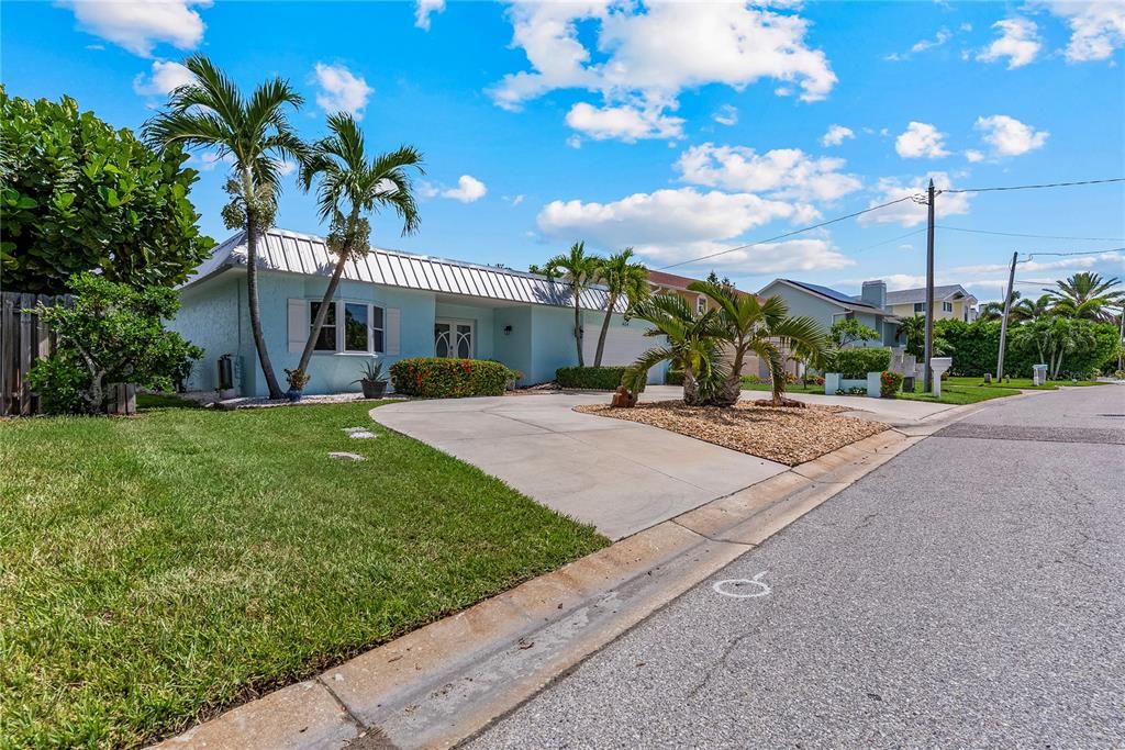 For Sale: $1,185,000 (3 beds, 2 baths, 2230 Square Feet)