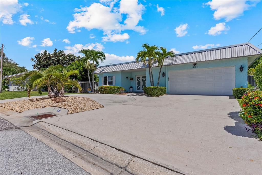 For Sale: $1,185,000 (3 beds, 2 baths, 2230 Square Feet)