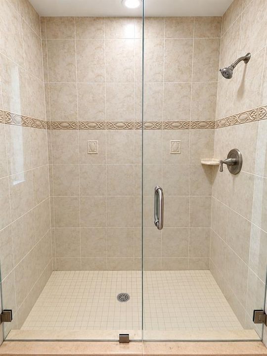Activo con contrato: $524,900 (3 camas, 2 baños, 1810 Pies cuadrados)