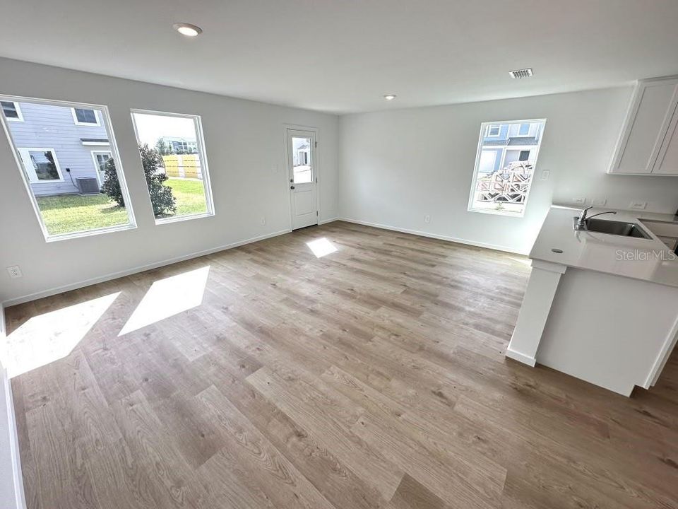 For Rent: $1,990 (3 beds, 2 baths, 1460 Square Feet)