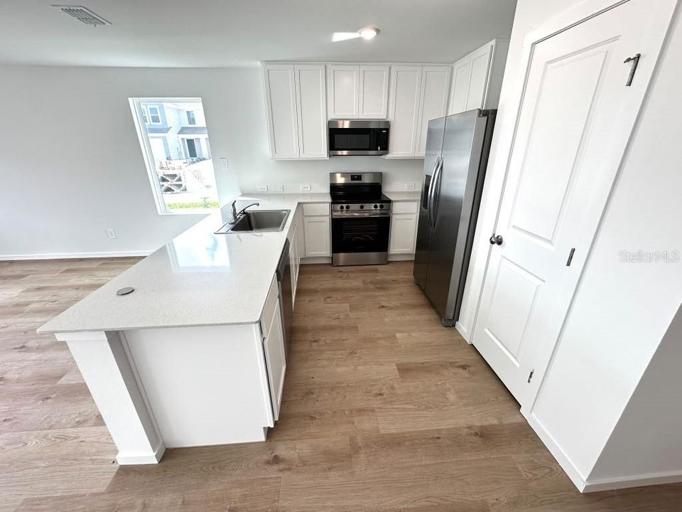 For Rent: $1,990 (3 beds, 2 baths, 1460 Square Feet)