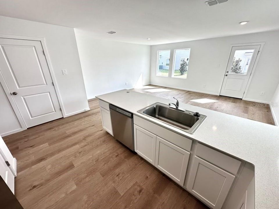 For Rent: $1,990 (3 beds, 2 baths, 1460 Square Feet)