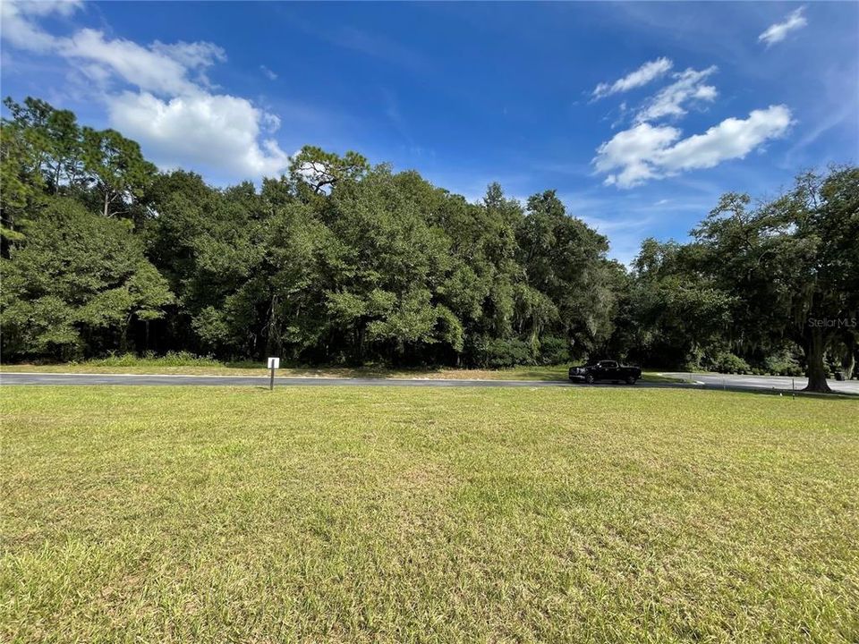 待售: $401,000 (1.00 acres)