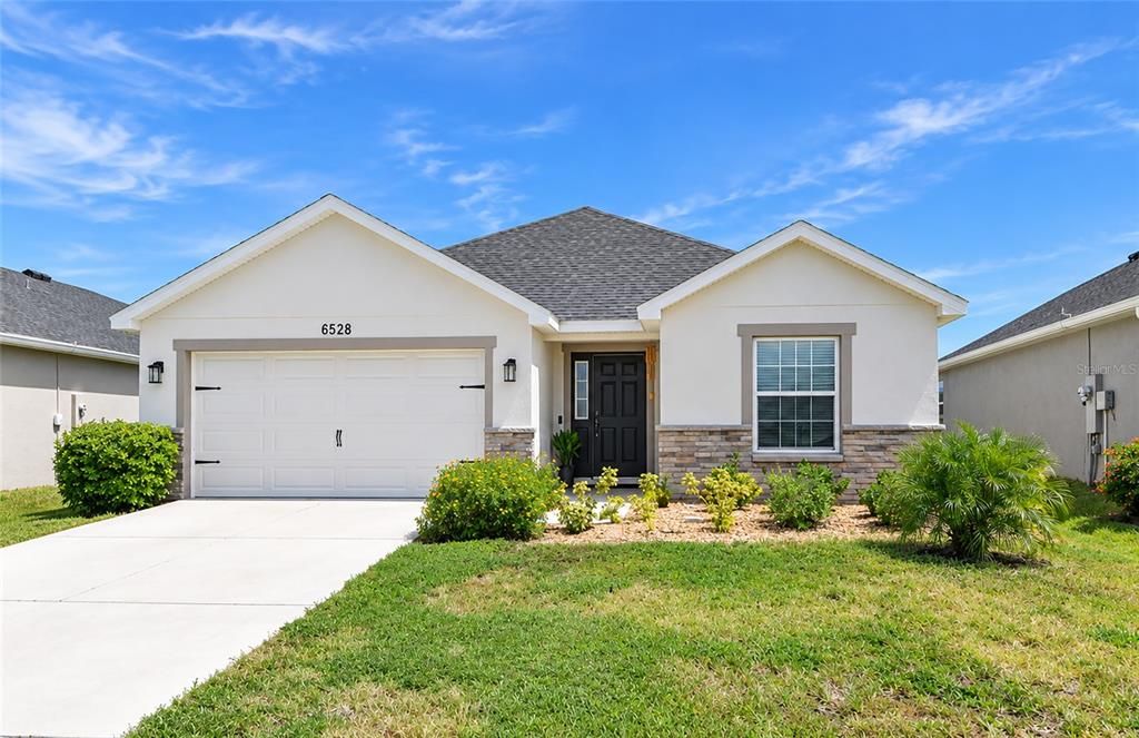 For Sale: $369,900 (3 beds, 2 baths, 2007 Square Feet)