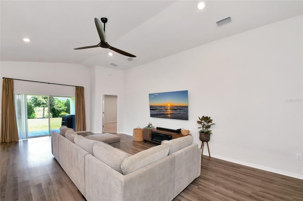For Sale: $369,900 (3 beds, 2 baths, 2007 Square Feet)